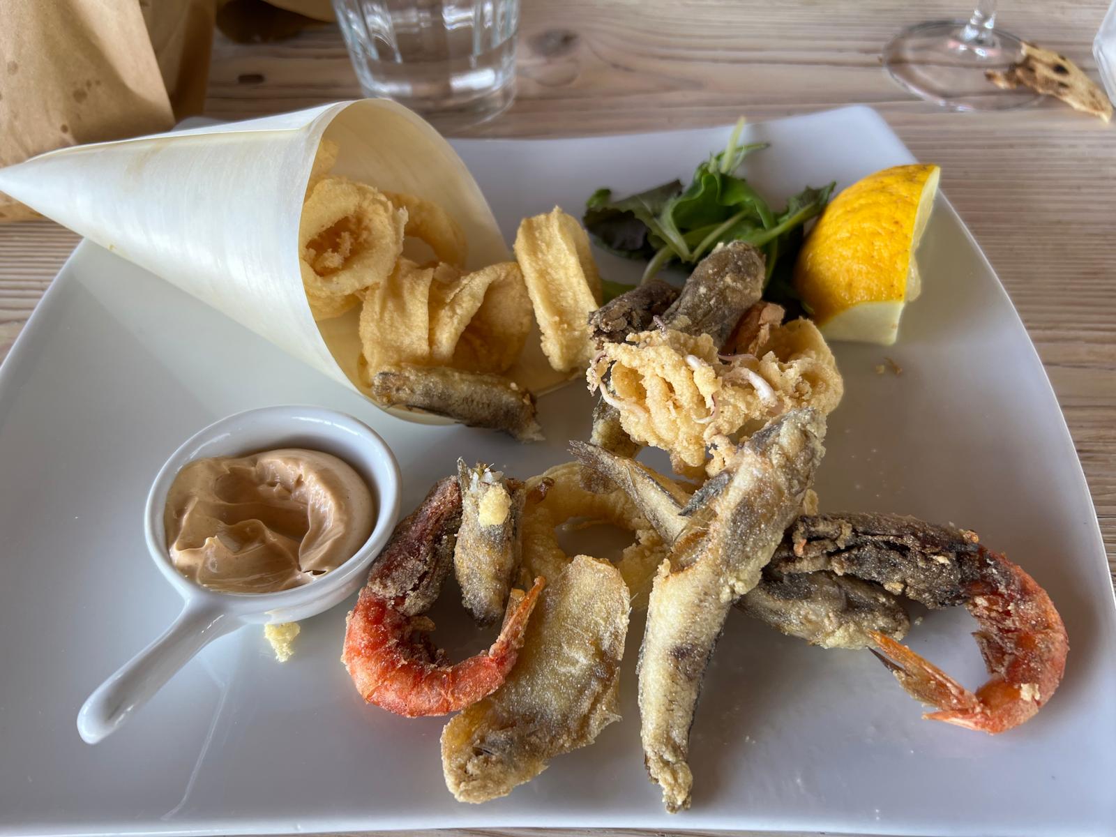 Sardijnse specialiteiten op tafel